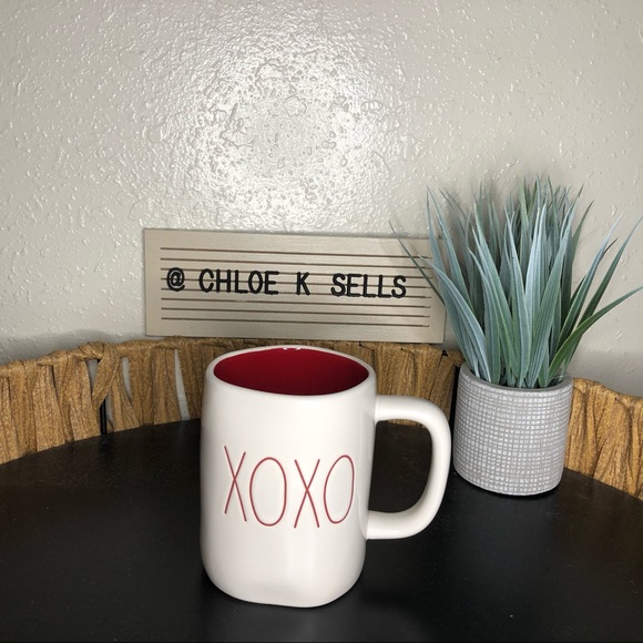 Rae Dunn XOXO Mug. - Picture 1 of 4
